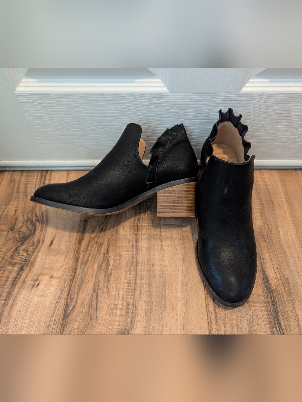 Journee Collection Black Scalloped Ankle Boots - Picture 3 of 4